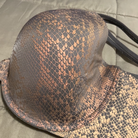 Victoria’s Secret Underwire Lined Perfect Coverage Bra - Picture 8 of 8